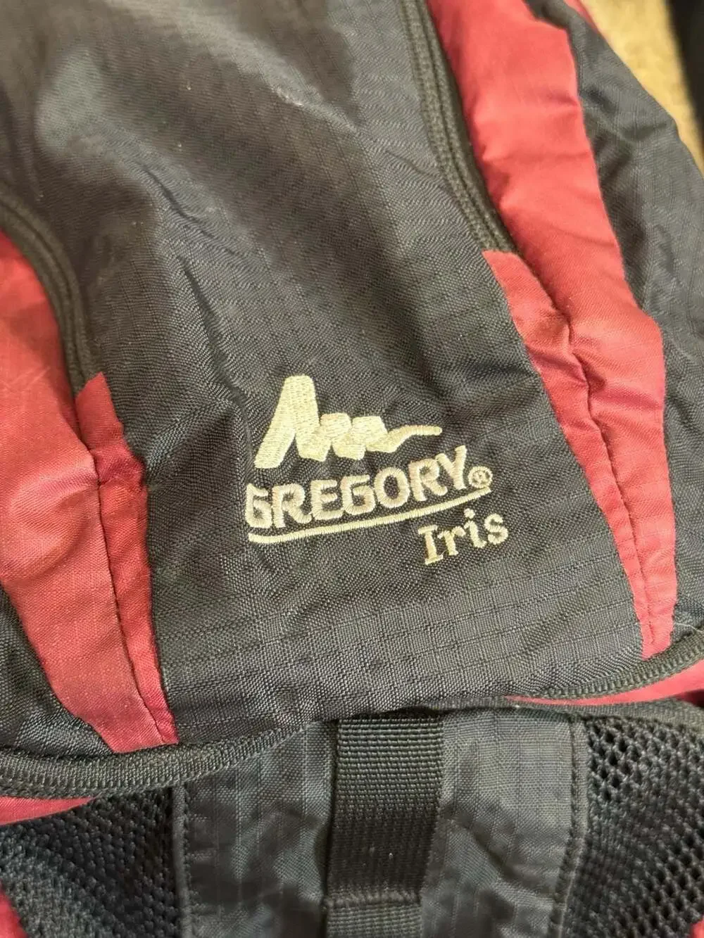 Gregory Iris Daypack Hiking Backpack Maroon/Black Size Small